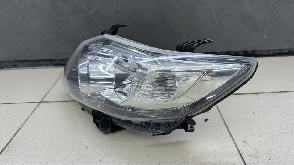 Фара Toyota Fortuner
