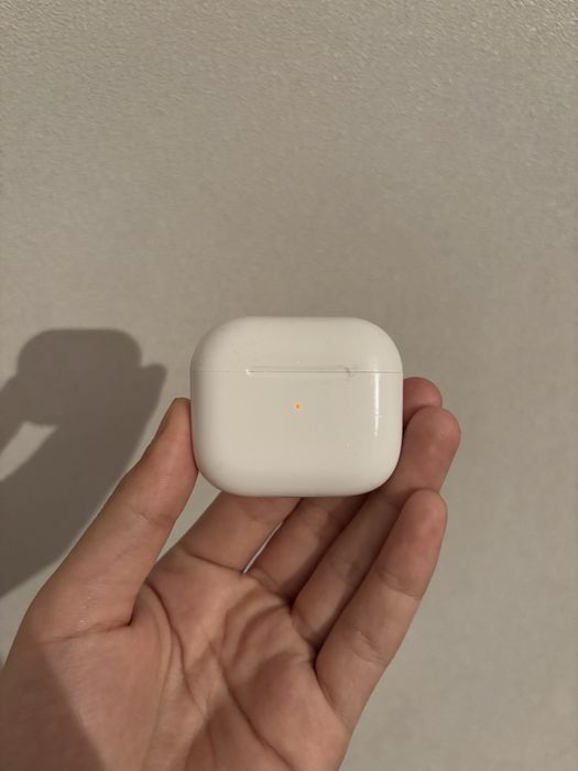 Эйрподсы 2 штук за 15к