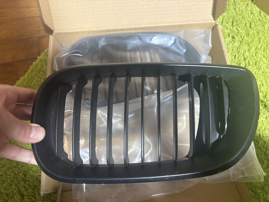 Vand grile e46 facelift negre noi