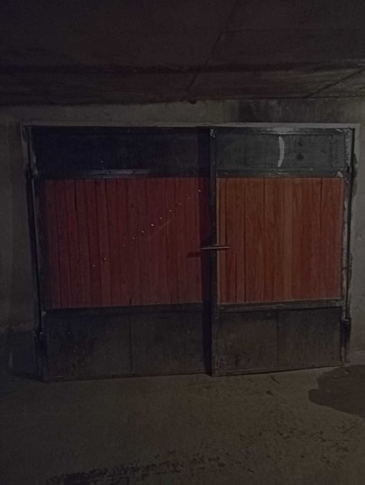 Гаражна врата двукрила