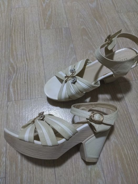 Босоножки женские