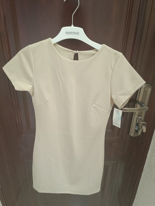 Дамска бежова рокля