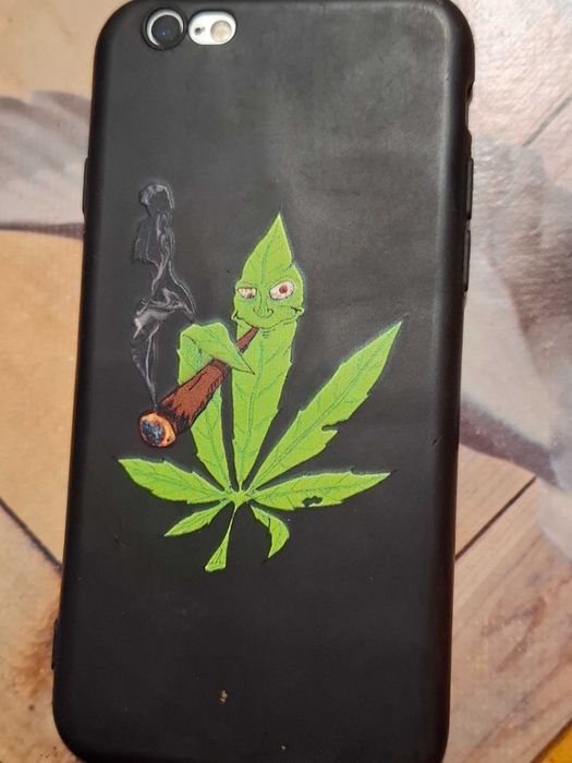 Продавам iPhone 6s.