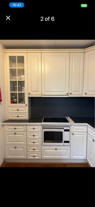 Плътна ъглова кухня от МДФ с електроуреди