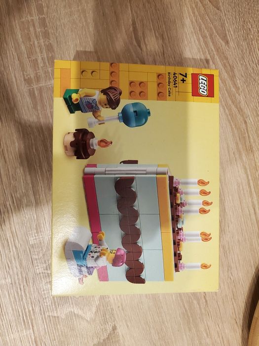 Lego 211 piese - Tort de zi de nastere