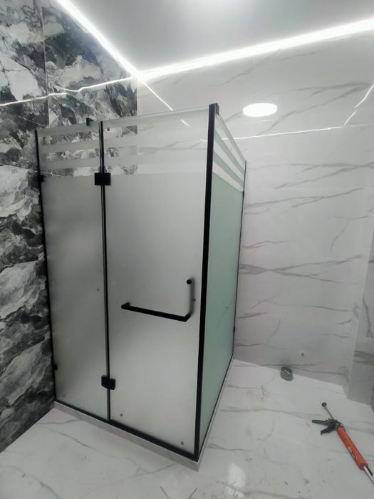 Стеклянные душевые ограждение