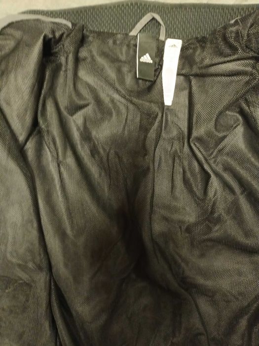 Анцунг ADIDAS размер S-М. Суичър Adidas за тинейджъри.