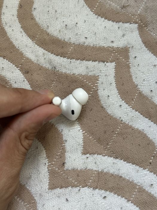 Правый наушник airpods pro 1