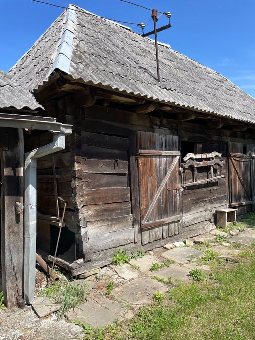 Grajd de vanzare din lemn destejar vechi dimensiune 12-5 si inca o anexa 7-5 tot din stejar in stare buna