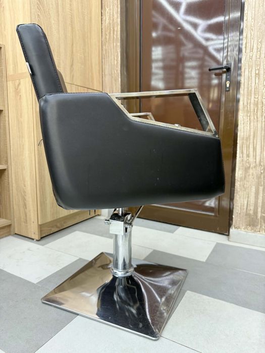 Scaun coafor 650