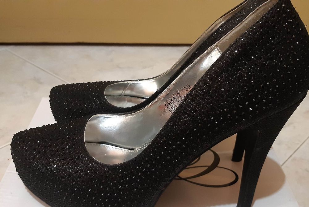 Дамски  обувки.Официални.39 номер.