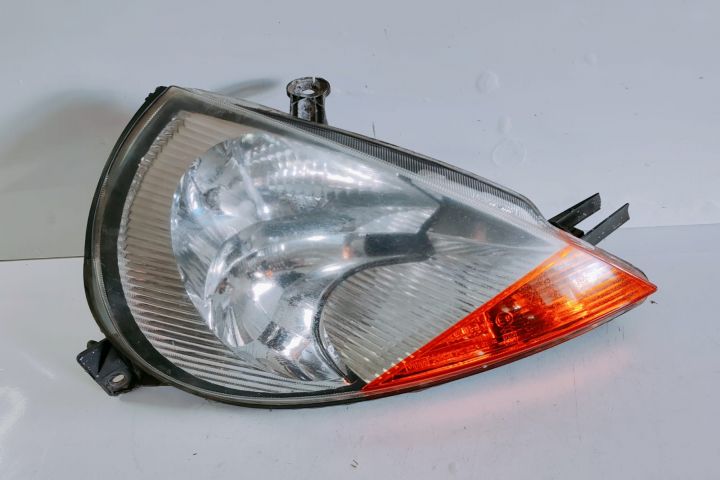 Far Dreapta Ford Ka prima generatie