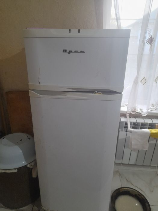 Холодильник б/у жұмыс істеп тур 35000тг