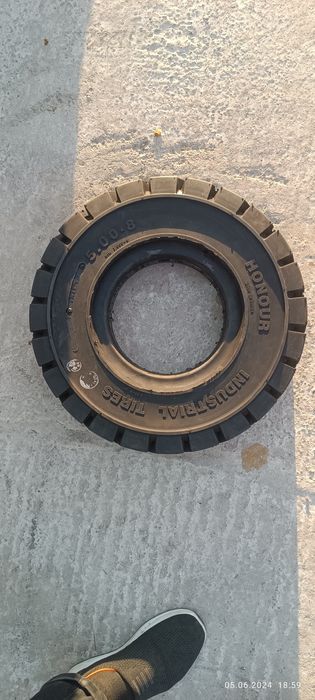 Авто шины (кара 5.00-8 ) solid