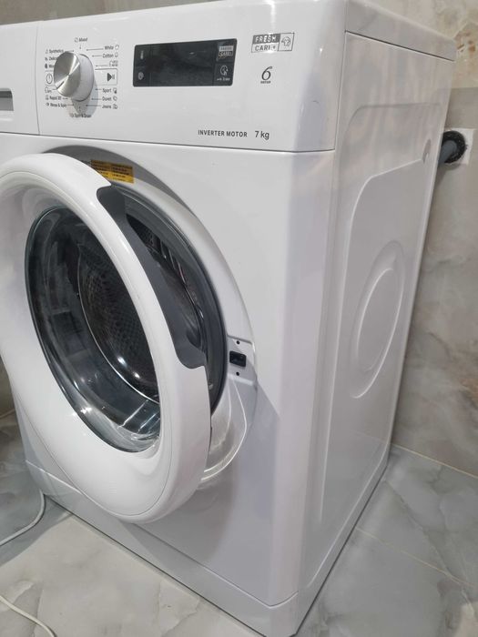 Vand Masina de spalat rufe Whirlpool 7 kg stare impecabila