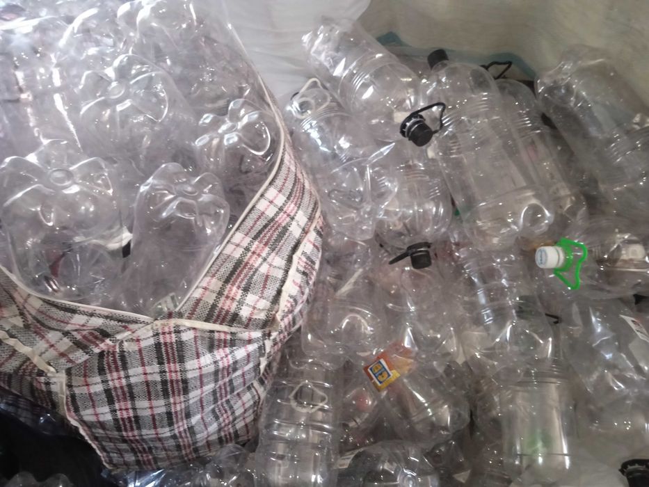 ПРОДАМ БУТЫЛКИ пластиковые из-под пива 1, 1,5, 2 и 3 литровые ! Чистые