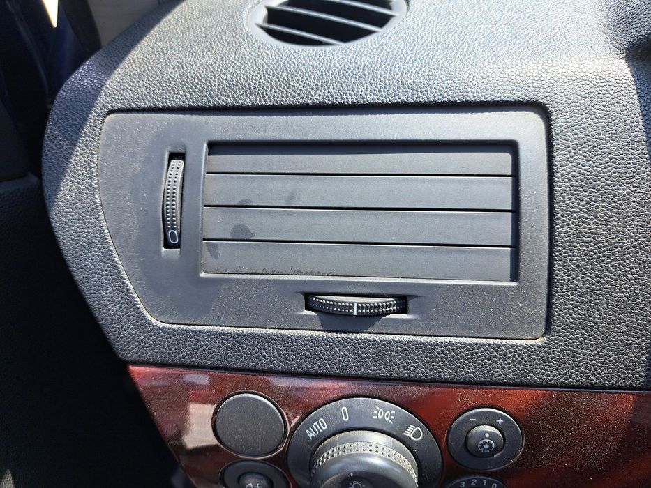 Grila aerisire stanga Opel Astra H [Fabr 2004-2009] OEM
