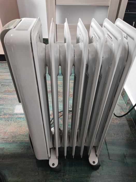 Calorifer electric pe ulei Delonghi 1500W, made in Italy, perfect functional