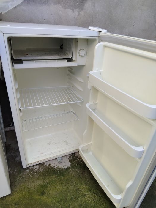 Холодильник сотилади