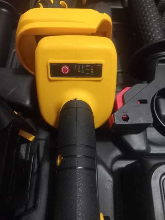 Продаётся набор электроинструмента Dewalt.