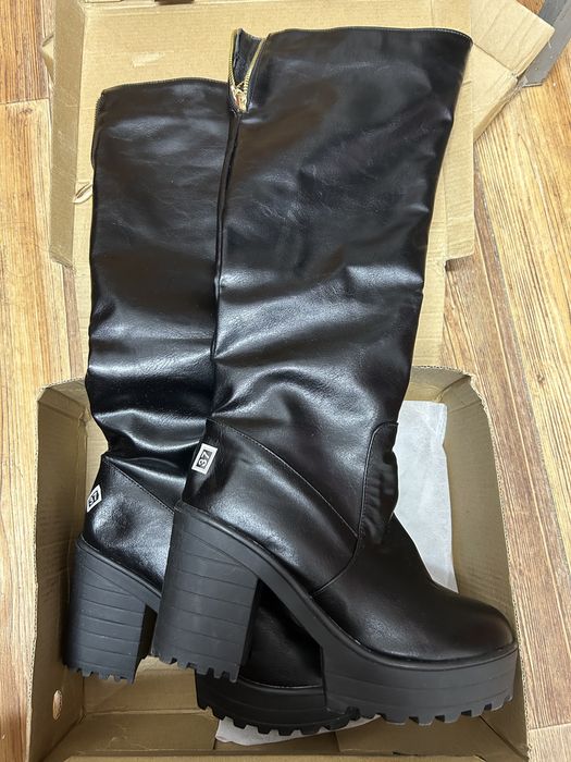 Сапоги с каблуками