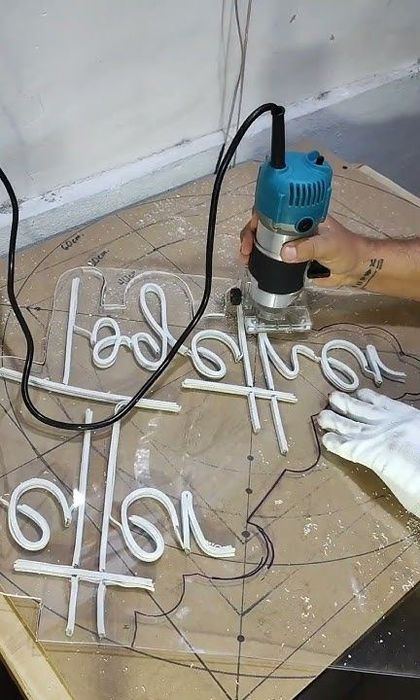 Неоновые надписи