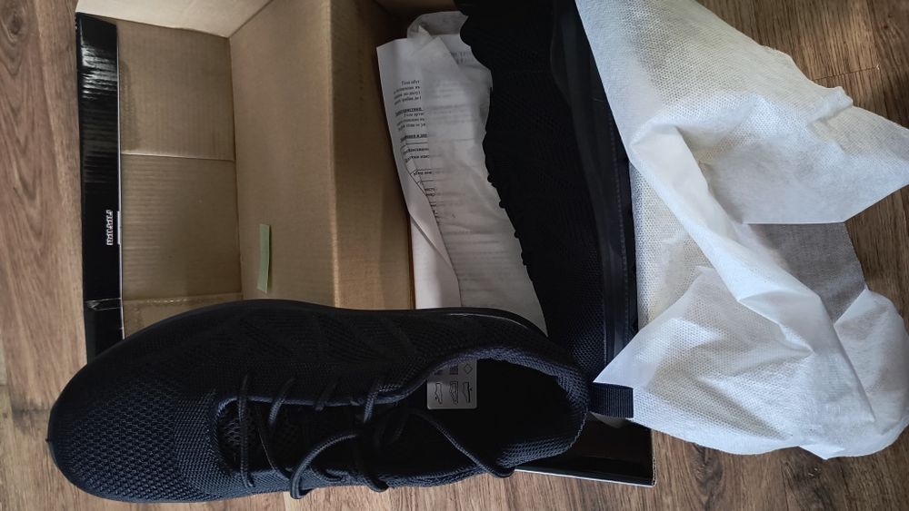 Продавам чисто нови маратонки