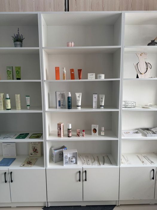 Продам полки и ресепшен