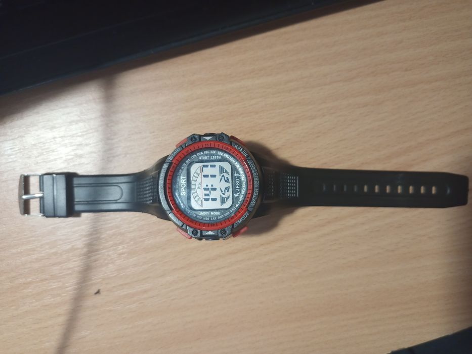 Часы наручные продаю