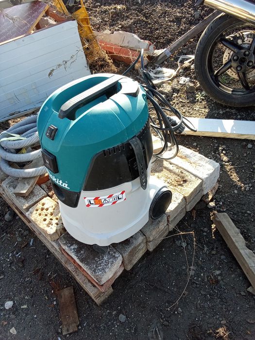 Макита почти нова