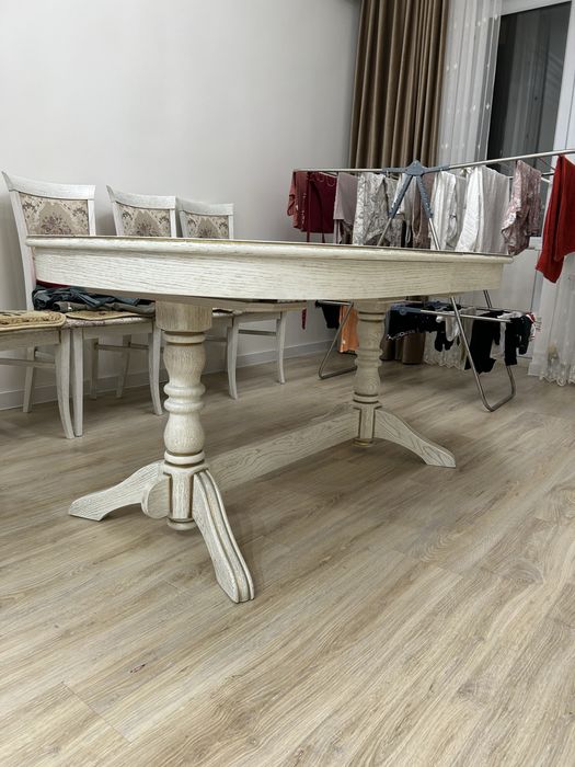 Продается очень качественный и дорогой стол