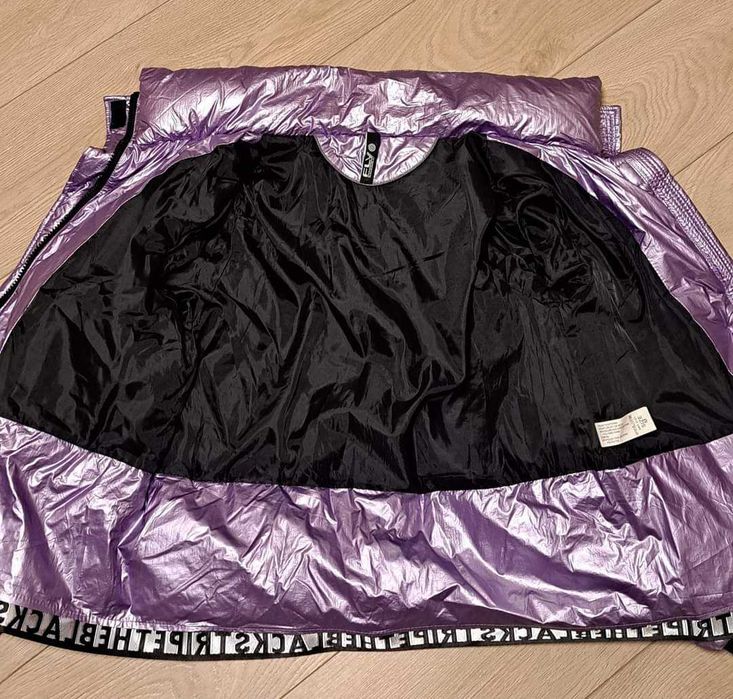 Лилаво преходно яке