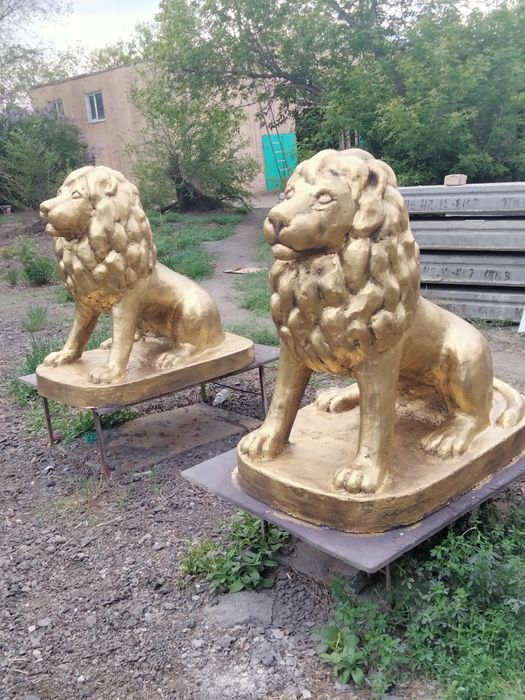 скульптуры львов