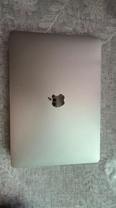 Продам macbook без царапин