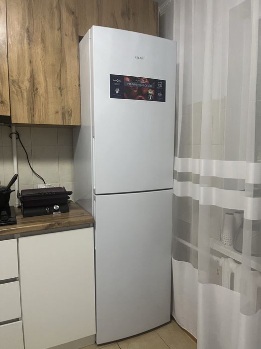 Продам 2 камерный холодильник Атлант