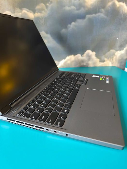 Игровой ноутбук - Lenovo Legion Slim 5 (2025)