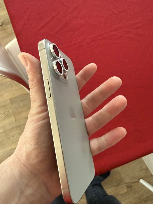 Iphone 15 Pro max  256 GB + 2 huse, stare impecabila