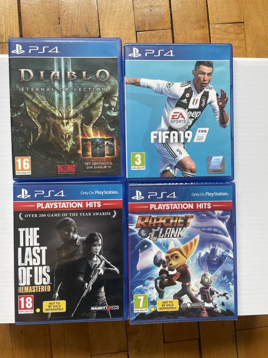 PlayStation 4 1TB doua manete