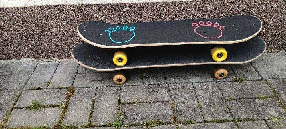 Skateboard-uri si casti de bicicleta