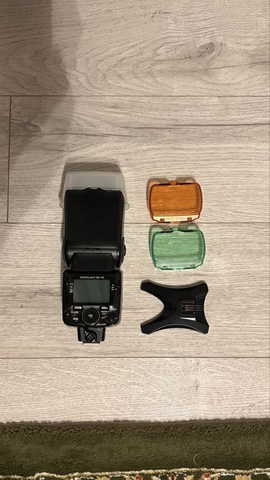 Nikon SB-700 Speedlight