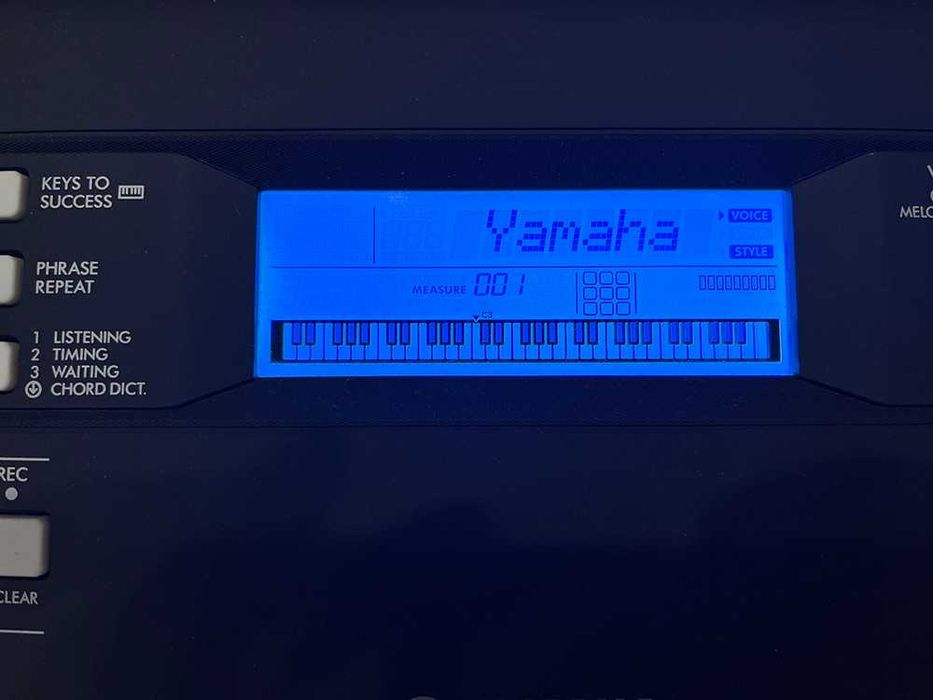 Синтезатор Yamaha PSR-E373