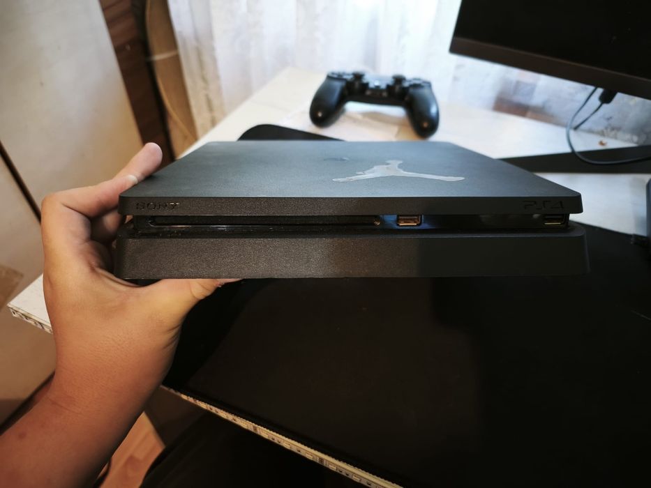 Vând PlayStation 4 slim+ sistem VR întreg