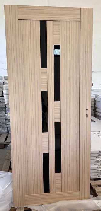 Дървени интериорни врати със стъкла