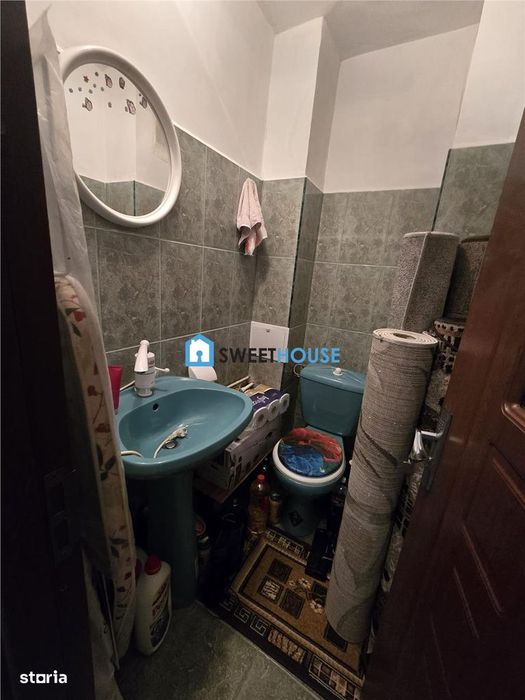 Apartament cu patru camere zona 1 decembrie
