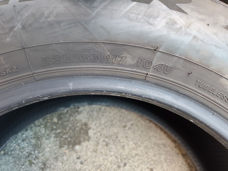 235/65/17" 3броя Bridgestone dueler h/p, dot0422,6mm