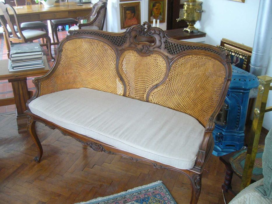 Реставрация на Старинни Мебели