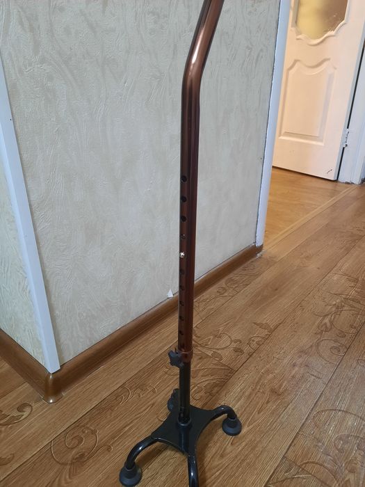 Костыль с 4 ножками