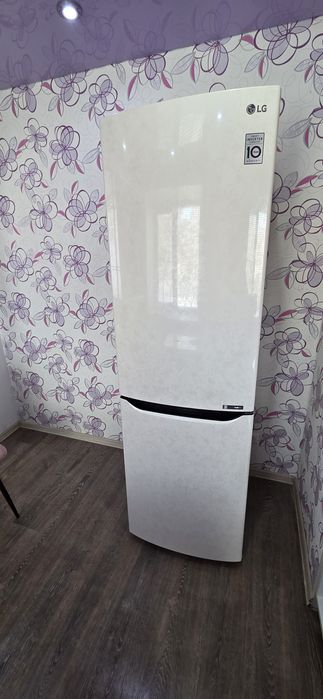 Продаётся холодильник LG