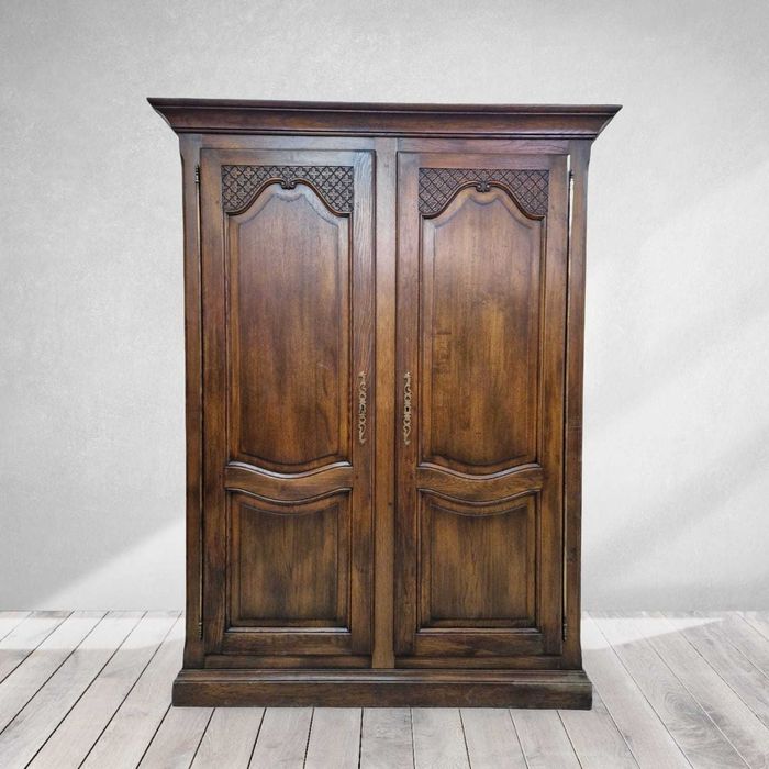Двукрилен дъбов гардероб от пълен дъбов масив