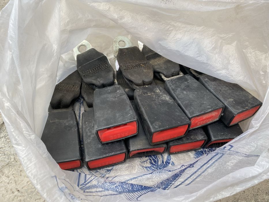 Фиксатор ремня безопасности!